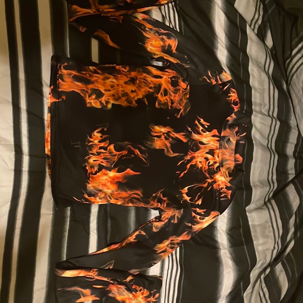 Brand: papaya … size: S … color: black and orange.